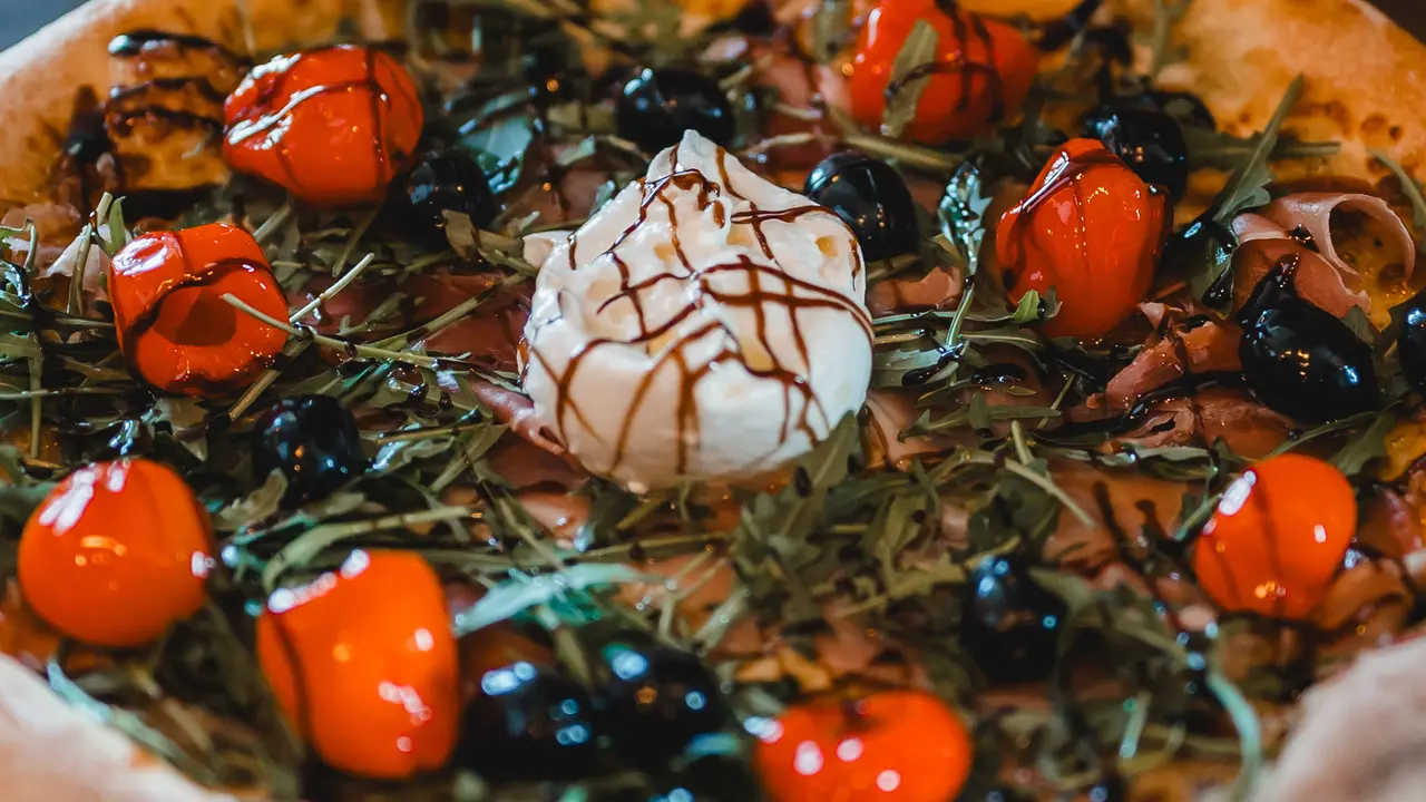 Pizza Burrata u Pizzeriji Mia